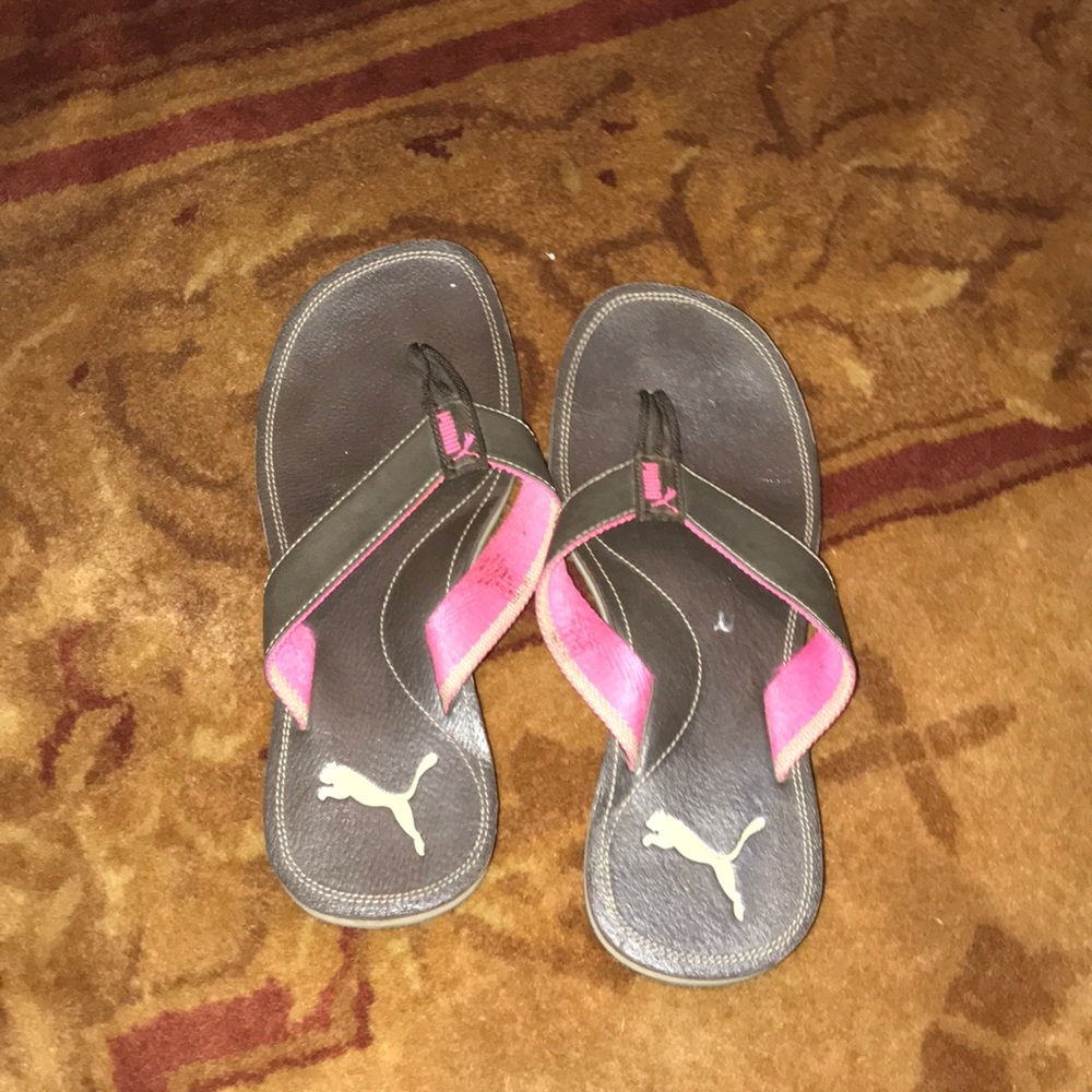 puma flip flops